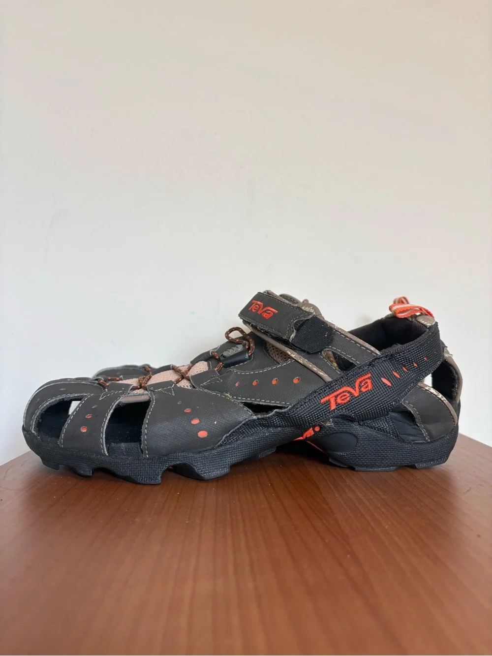 Teva Dozer Closed Toe Sandals Hiking Outdoors Water Sports Men's shoe size 9